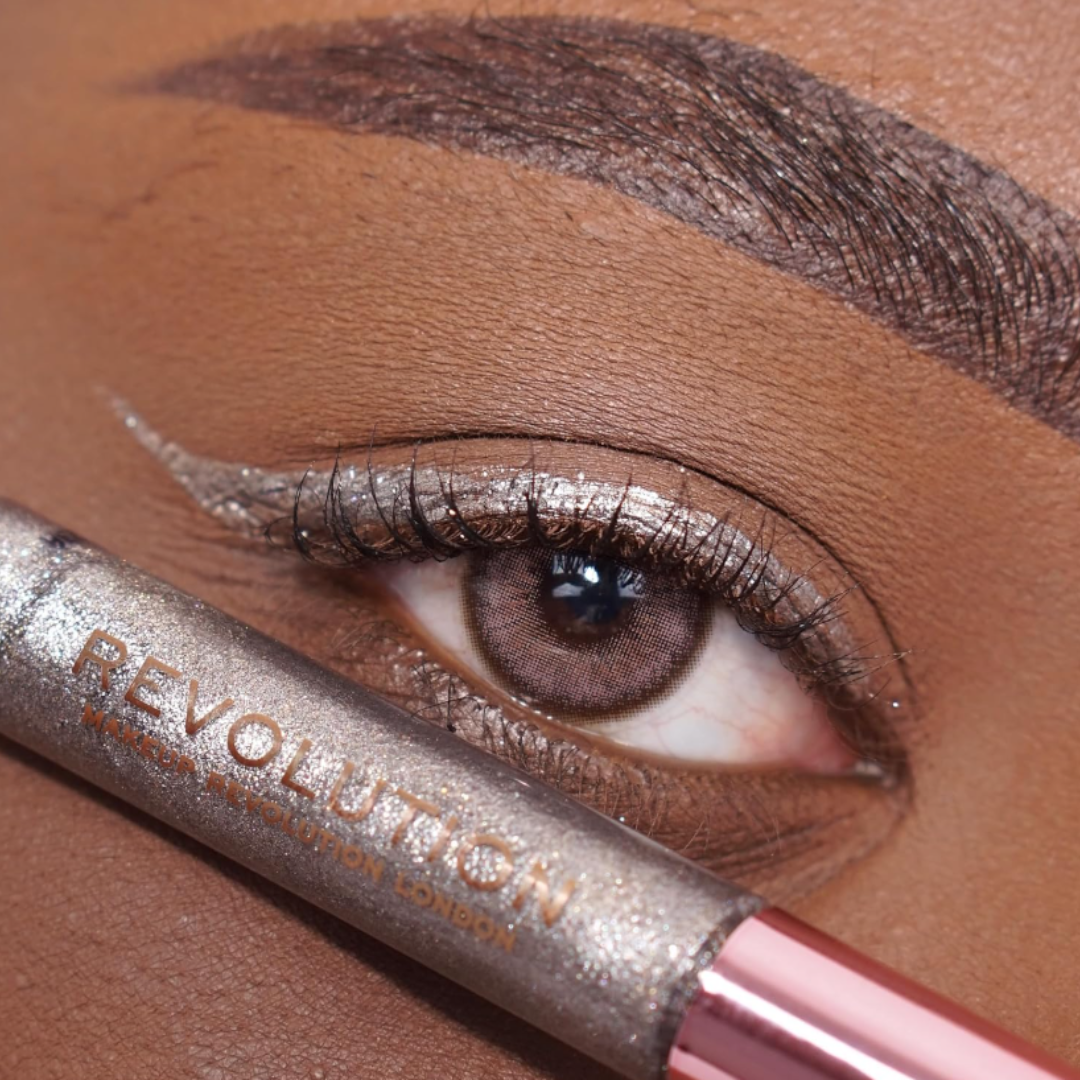 Eyeliner argent Super Flick Liquid Revolution Beauty London 2,4 ml