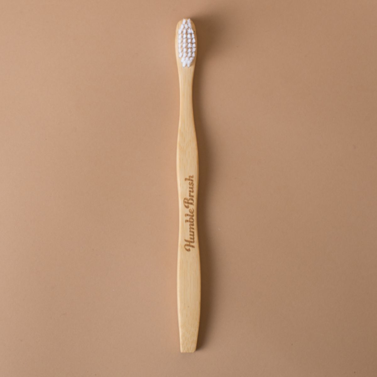 Brosse à dents écologique en bambou, poils souples blancs The Humble Co.